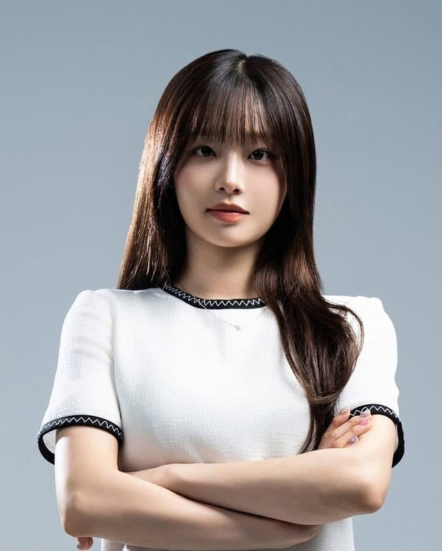 Chuu (Kim Ji-woo) photo 2